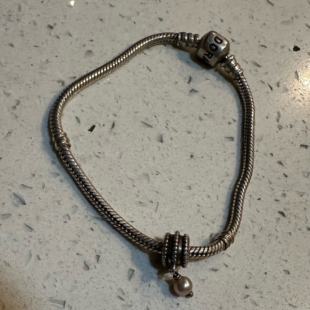 Pandora silver charm bracelet with one charm - Picture 5 of 11